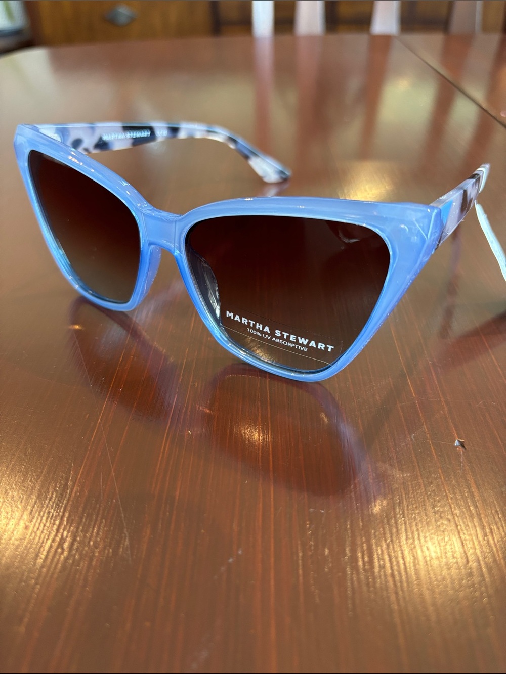 Martha Stewart 100% UV protect,cat eye,tortoise shell, print arms,gradient lens